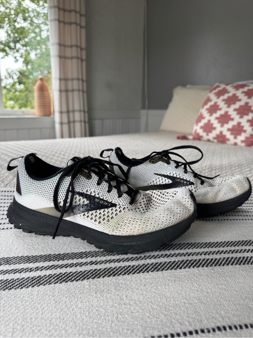 Brooks Revel 4.0 White and Black Running Sneakers